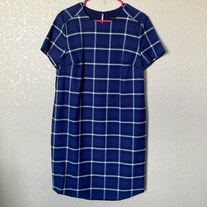 Banana Republic dress. Fully lined, side pockets. Size Large.